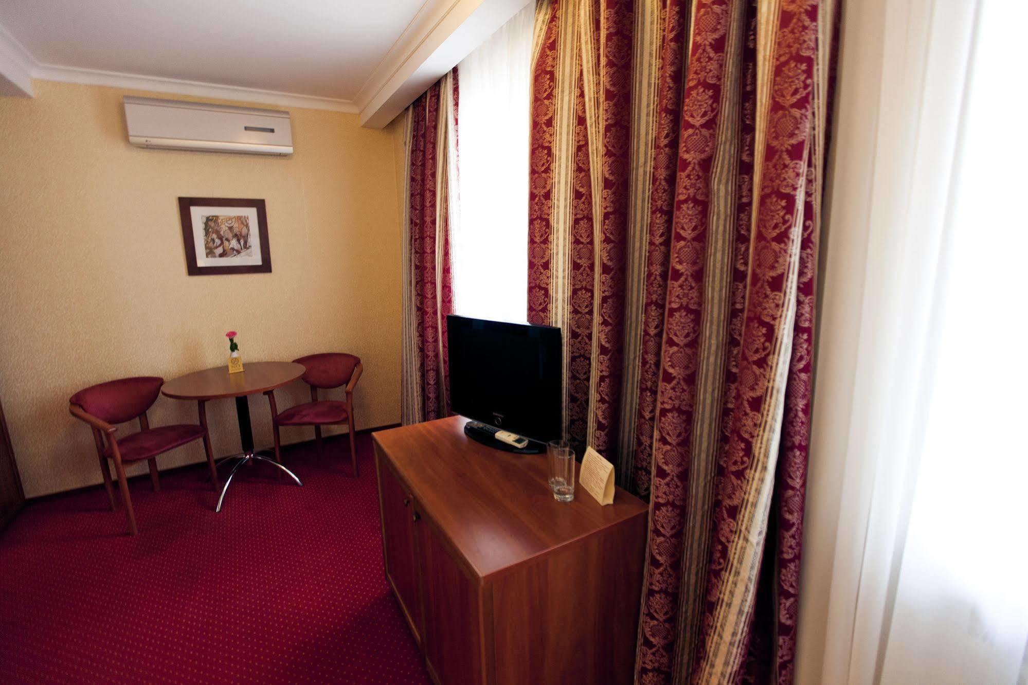 Delice Hotel Liov Exterior foto